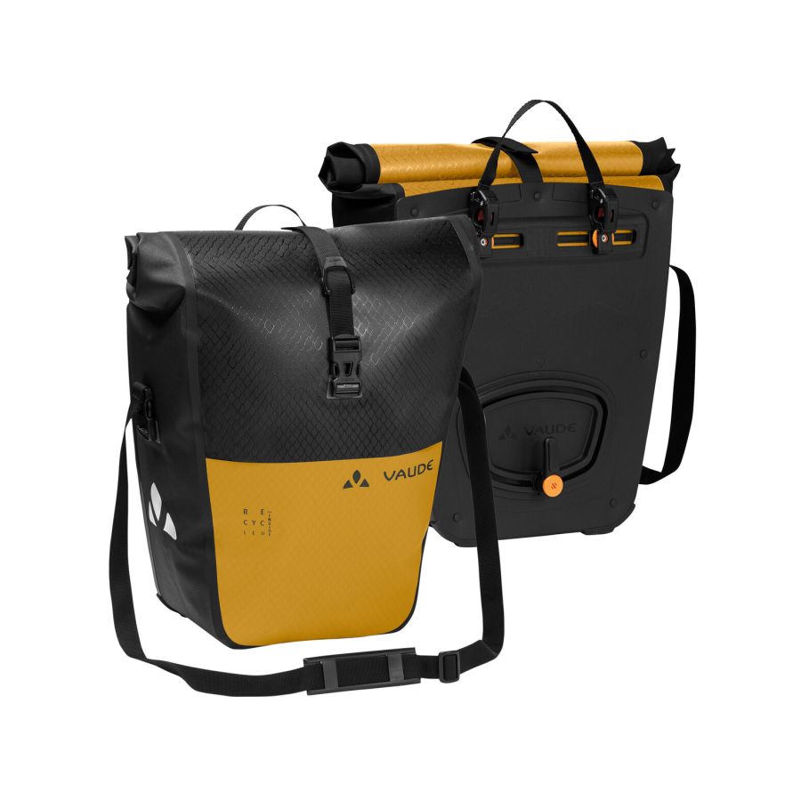 Aqua Back Color sacoches vélo Paire de Sacoches de porte-bagage Vaude Aqua Back Plus orange et noir Cette sacoche étanche pour roue arrière, en bâche résistante sans PVC, est climatiquement neutre et fabriquée sur le site allemand de VAUDE au bord du lac de Constance. orange et noir