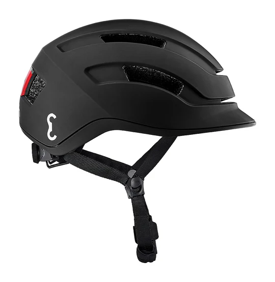 Casque - Vélotaffeur casque Elvish noir insert LED arrière offre une visibilité maximale pour les autres usagers. Pratique et rapide, fermeture et ouverture instantanément de la boucle d'attache grâce à son système aimanté. vue de profil noir