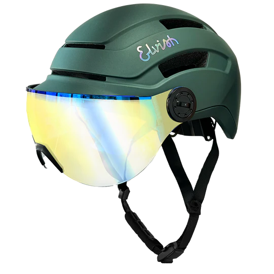 Casque - Vélotaffeur Plus casque Elvish vert visière est conçue pour offrir une expérience optimale. Elle possède un léger reflet bleu qui apporte une touche de style. vue de coté vert