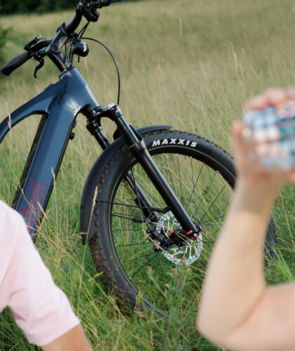 Vélo Uniques Entreprises dans un champs Guide Fonds Vert